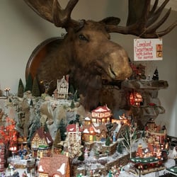 Edelweiss Lodge - Lobby train display