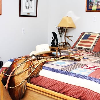 Wilson Ranches Retreat - The Buckaroo room has a rodeo atmosphere. The red, white, and blue share the American Spirit of Wilson Ranches.
- Bed & Breakfast Near Me - Fossil, Oregon Wilson Ranches Retreat - The Buckaroo room has a rodeo atmosphere. The red, white, and blue share the American Spirit of Wilson Ranches.
- Bed & Breakfast Near Me - Fossil, Oregon