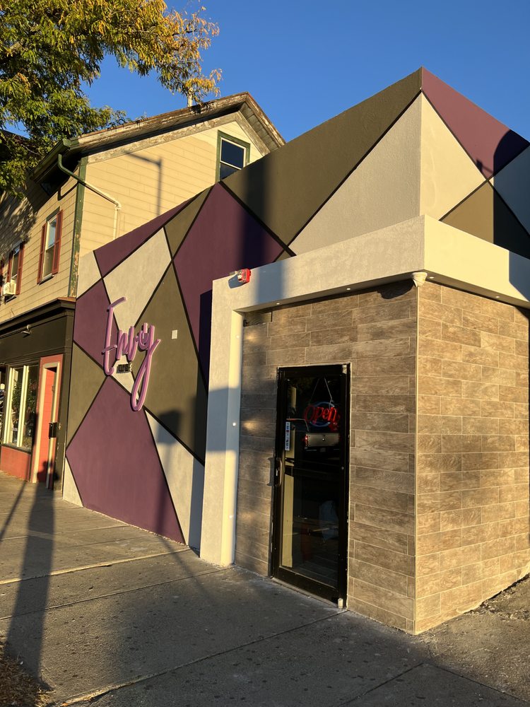 ENVY LOUNGE Updated August 2024 596 Essex St, Lawrence