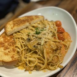 Pitch and Fiddle-Fair Oaks - Shrimp linguine dish 10/10