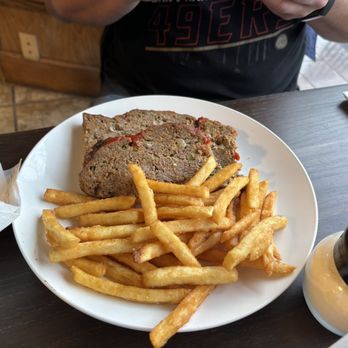 Sams Inn Restaurant - Meatloaf - New American Near Me - Quantico, Virginia