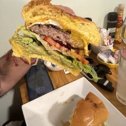 Cafe BVR - Breakfast Burger