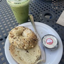 Matcha latte & bagel