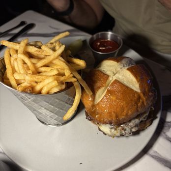 American Beech - Smash burger - Hotels Near Me - Greenport, New York