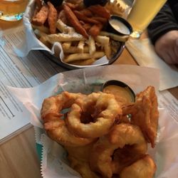 Forest & Main - Onion rings and fry flight