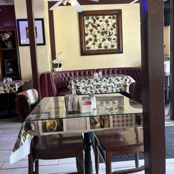 Omelette Inn - inside - Breakfast & Brunch Near Me - Long Beach, California