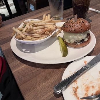 Yard House - Whiskey & Aged White Cheddar - New American Near Me - Honolulu, Hawaii Yard House - Whiskey & Aged White Cheddar - New American Near Me - Honolulu, Hawaii