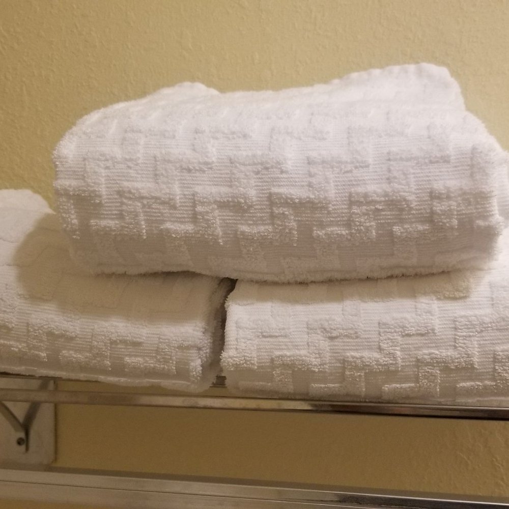 Sturdy, absorbent, fluffy towels! Sturdy, absorbent, fluffy towels!