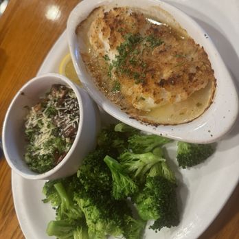 T-Bones Great American Eatery - Baked Haddock, Garlic Mushrooms and Broccoli - American Near Me - Hudson, New Hampshire T-Bones Great American Eatery - Baked Haddock, Garlic Mushrooms and Broccoli - American Near Me - Hudson, New Hampshire