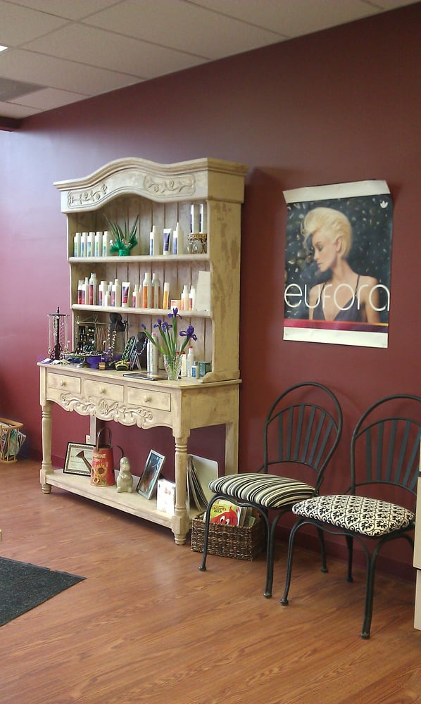 SUE’S FAMILY HAIR CO - CLOSED - 139 S Batavia Ave, Batavia, Illinois