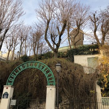 Le Moulin de la Galette - Original location - Landmarks & Historical Buildings Near Me - Paris, 01