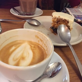 Fragments - Double Cappuccio, hot chocolate, carrot cake. - Cafes Near Me - Paris, 75 Fragments - Double Cappuccio, hot chocolate, carrot cake. - Cafes Near Me - Paris, 75