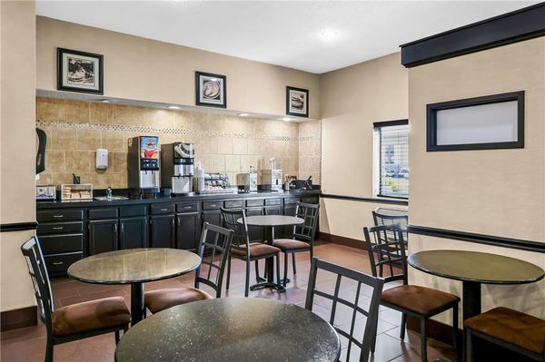 Days Inn by Wyndham Collinsville/St. Louis