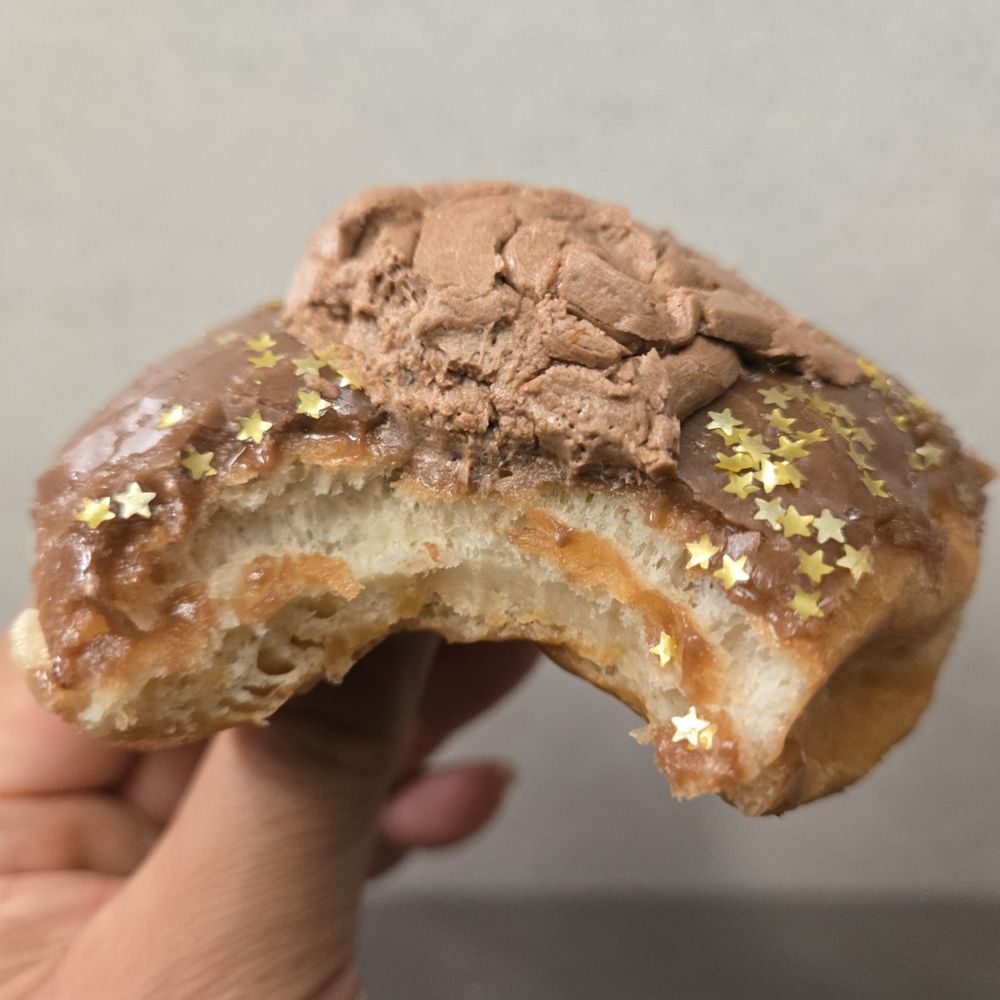 Krispy Kreme Doughnuts Bellerose, Queens, NY - Last Updated December 2025 -  Yelp, image size:1000x1000