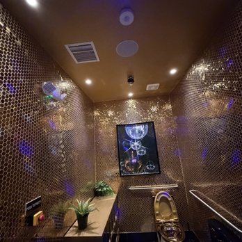 AJ's Pizza Joint - Bathroom - Pizza Near Me - Winter Garden, Florida
