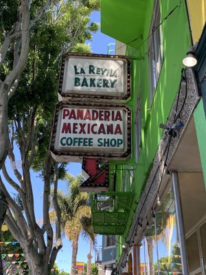 La Reyna Bakery & Coffee Shop by null