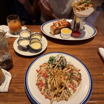 Hudson House - Lobster roll, French chicken, and frozen peach Bellinis. - Bars Near Me - Dallas, Texas Hudson House - Lobster roll, French chicken, and frozen peach Bellinis. - Bars Near Me - Dallas, Texas