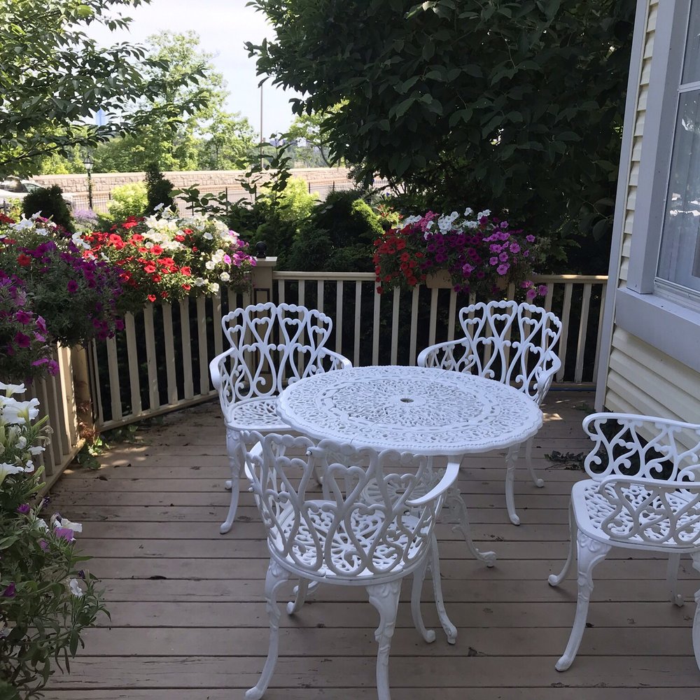 Bedham Hall - Outdoor patio - Hotels Near Me - Niagara Falls, Ontario