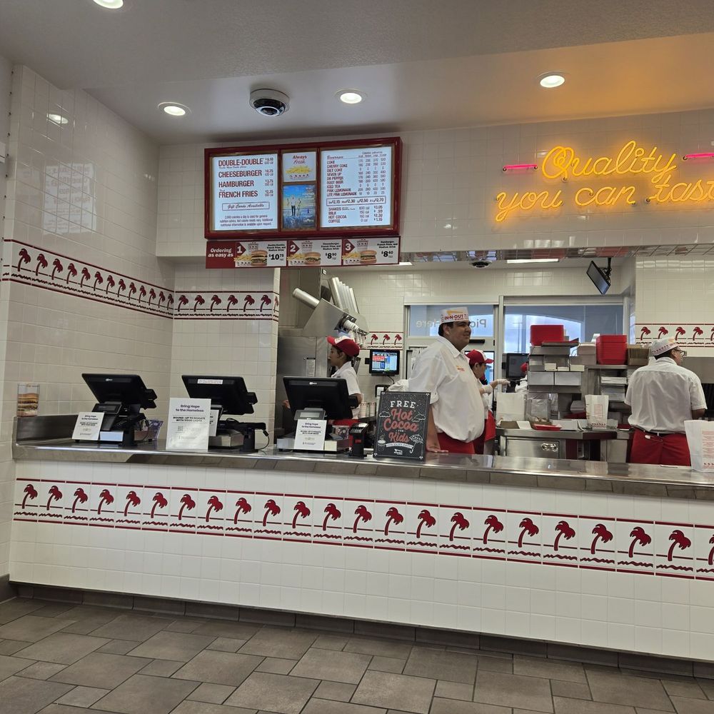 In-N-Out Burger - Burgers Near Me - Fresno, California