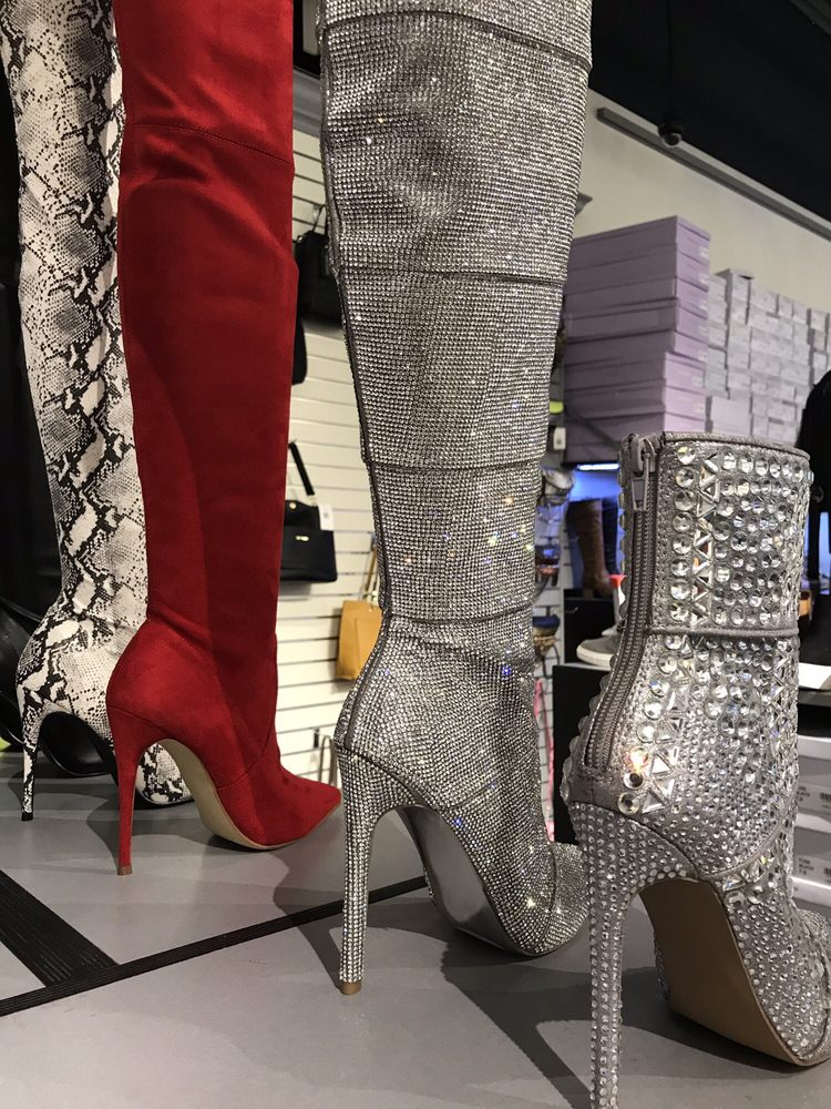 Steve Madden Logo