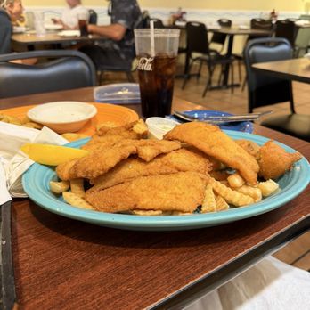Dee's Hang Out - Fried flounder platter - Cajun/Creole Near Me - Panama City Beach, Florida Dee's Hang Out - Fried flounder platter - Cajun/Creole Near Me - Panama City Beach, Florida