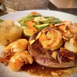 Karnes en Su Jugo - Filet Mignon with Grilled Shrimp