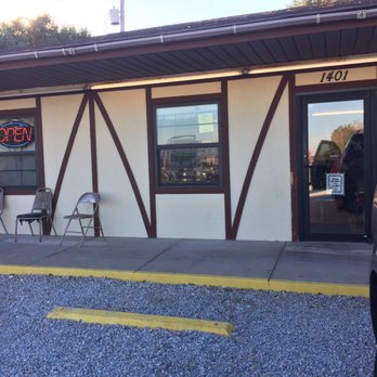 Pine Tree Laundromat - Laundromat Near Me - O'Fallon, Illinois