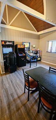 Round Table Pizza by null