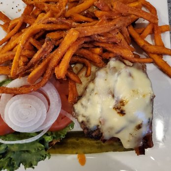 Snake River Brewing - Bison burger with sweet potato fries - Brewpubs Near Me - Jackson, Wyoming Snake River Brewing - Bison burger with sweet potato fries - Brewpubs Near Me - Jackson, Wyoming