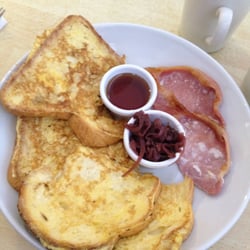 La Croissant Dore - French toast, rashers, maple syrup and onion chutney/pickle