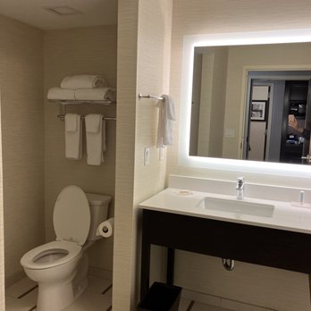 Fairfield by Marriott Inn & Suites Waterbury Stowe - Bathroom - Hotels Near Me - Waterbury, Vermont