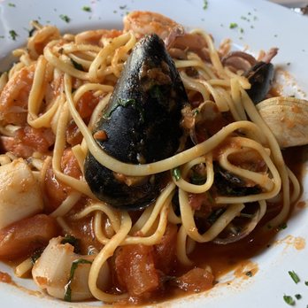 Fins Bistro - Seat ood Linguine - Seafood Near Me - Issaquah, Washington