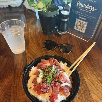 Pounders Restaurant - Poke bowl with out Sriracha or avocado - Pizza Near Me - Laie, Hawaii