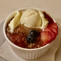 315 Restaurant & Wine Bar - Fruit Crisp