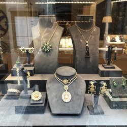 Cayen Collection - I want that necklace!!!