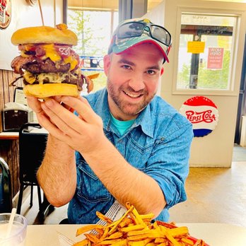 Big Daddy's Burgers - Big Daddy challenge - Burgers Near Me - Duluth, Minnesota