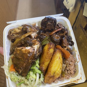 Caribbean Finger’lickin - Oxtails and Brown stewed chicken - Caribbean Near Me - Baltimore, Maryland