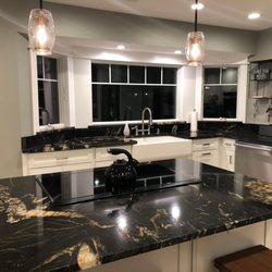 Stone Park - DECORA CABINETRY AND TITANIUM BLACK COUNTERTOPS