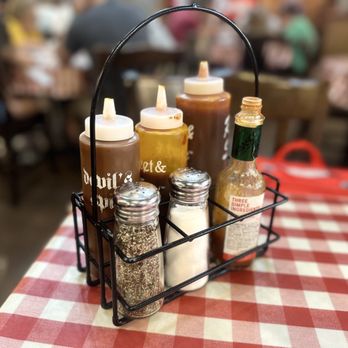 Famous Dave's Bar-B-Que - ows a basket of condiments - Barbeque Near Me - Lake Delton, Wisconsin Famous Dave's Bar-B-Que - ows a basket of condiments - Barbeque Near Me - Lake Delton, Wisconsin