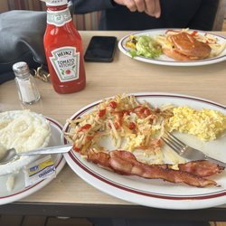 Huddle House - Yum!! Better than the All Star at Waffle House!