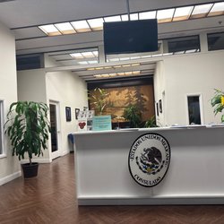 Consulado de México en San Bernardino - Esta abierto o cerrado 1 hora y nada sobran 10 minutos de trabajo!waoo el peor lugar de todo San Bernardino pero aún resiben su sueldo