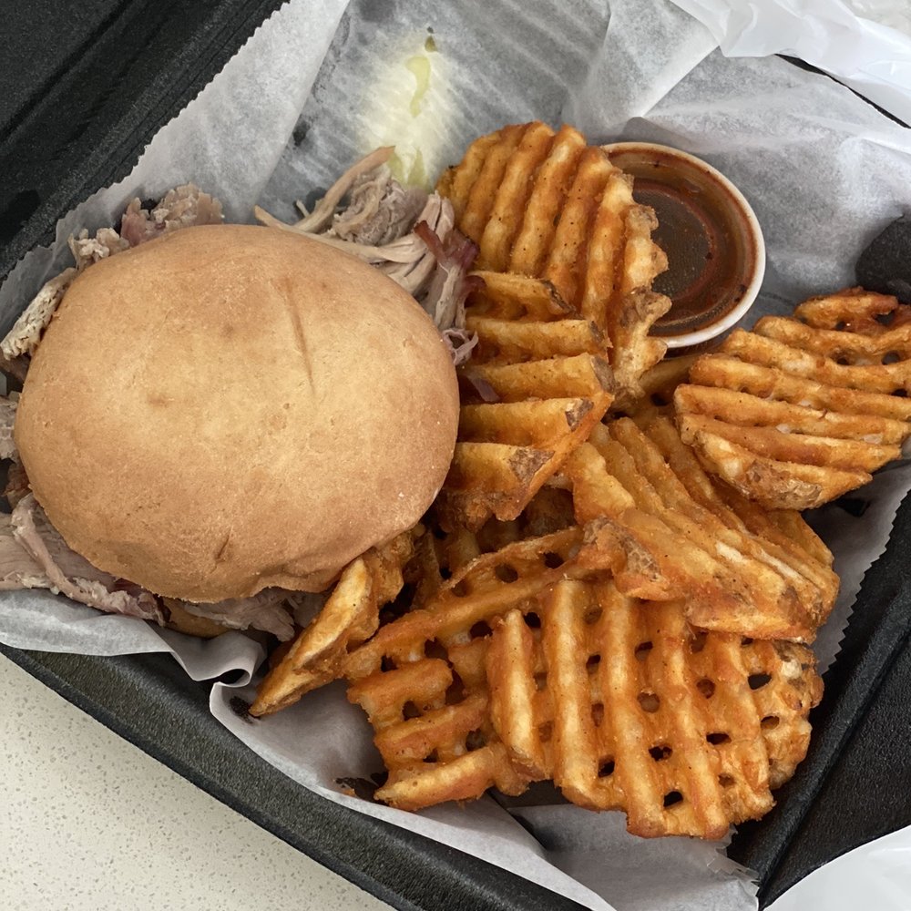 Pulled Pork Sandwich w. Seasoned Waffle Fries Pulled Pork Sandwich w. Seasoned Waffle Fries
