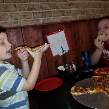 Main Street Pizza - Looking for some good pizza and a fun family atmosphere? Try this location!! Their food is always top notch!! Gordon Ramsey would be proud! - Pizza Near Me - Walnut Ridge, Arkansas