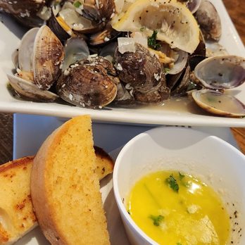 Dundee's Bar and Grill - Steamed Clams - Breakfast & Brunch Near Me - Seaside, Oregon Dundee's Bar and Grill - Steamed Clams - Breakfast & Brunch Near Me - Seaside, Oregon
