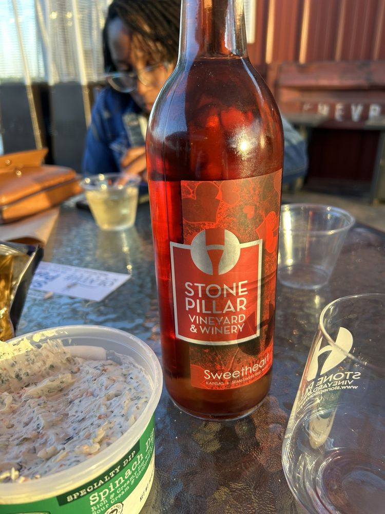 Stone Pillar Vineyard & Winery - vineyard in De Soto, KS