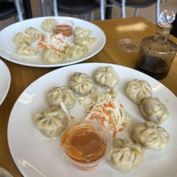 Tibet Kitchen Santa Fe - Veggie momo (round) & chicken momo