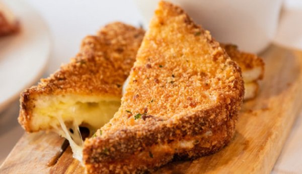 Carlucci's Waterfront by null