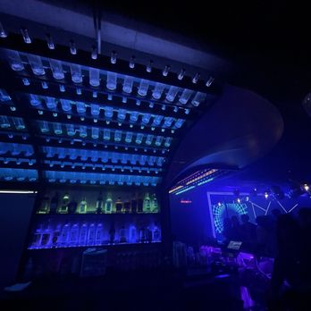 Strut Bar & Club - Dance Clubs Near Me - Costa Mesa, California