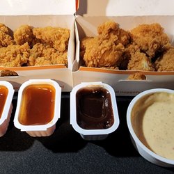 Popeyes Louisiana Kitchen - Chicken nuggets (double) with sweet heat sauce, BBQ sauce and spicy garlic mayo