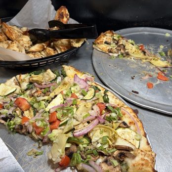 Round Table Pizza - Vegetarian pizza on the buffet - Pizza Near Me - Elk Grove, California Round Table Pizza - Vegetarian pizza on the buffet - Pizza Near Me - Elk Grove, California